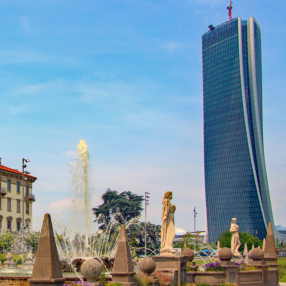 Brunnen der vier Jahreszeiten im Gebiet CityLife mit Torre Hadid