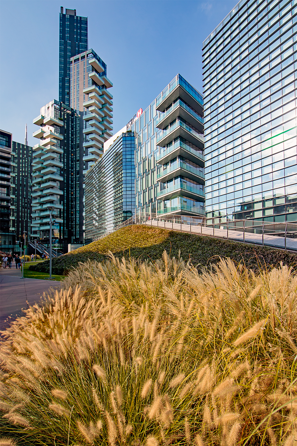 Geschäftzentrum mit dem Wohntower Torre Solario