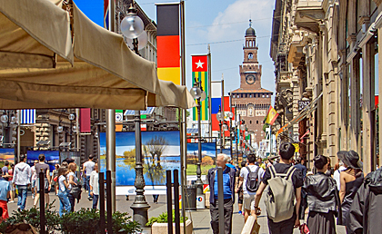 Via Dante mit Castello Sforzesco