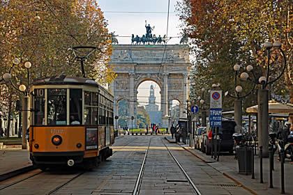 Zu den Attraktionen gehört der Arco della Pace.