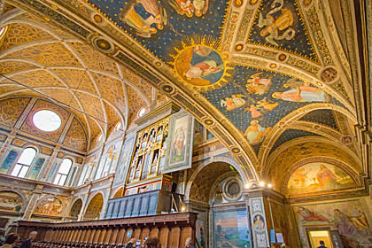 Eine Sehenswürdigkeit ist die sixtinische Kapelle Mailands in der Kirche San Maurizio