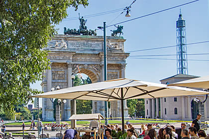 Sehenswert im Sempione-Park sind Torre Branca und Arco della Pace.