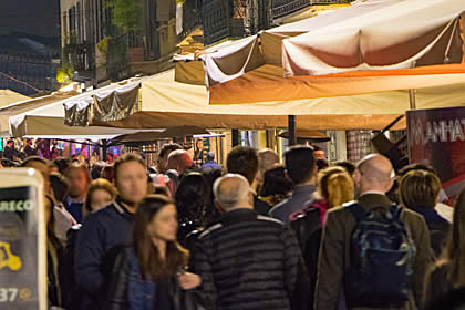 Abends geht es zum Essen und Chillen in die Vergnuegungsviertel Mailands