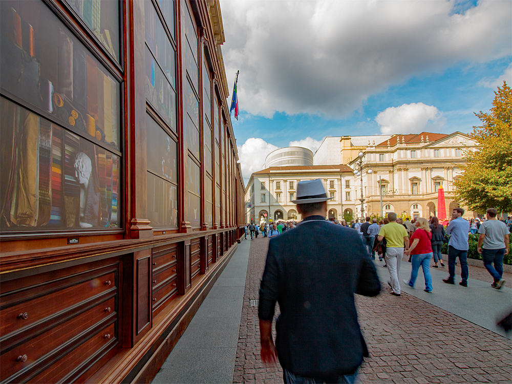 Installation in Piazza della Scala