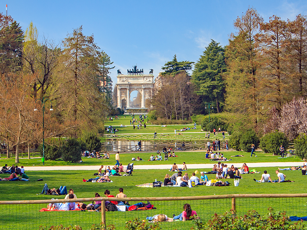 Friedensbogen am Ende des Semione Parks