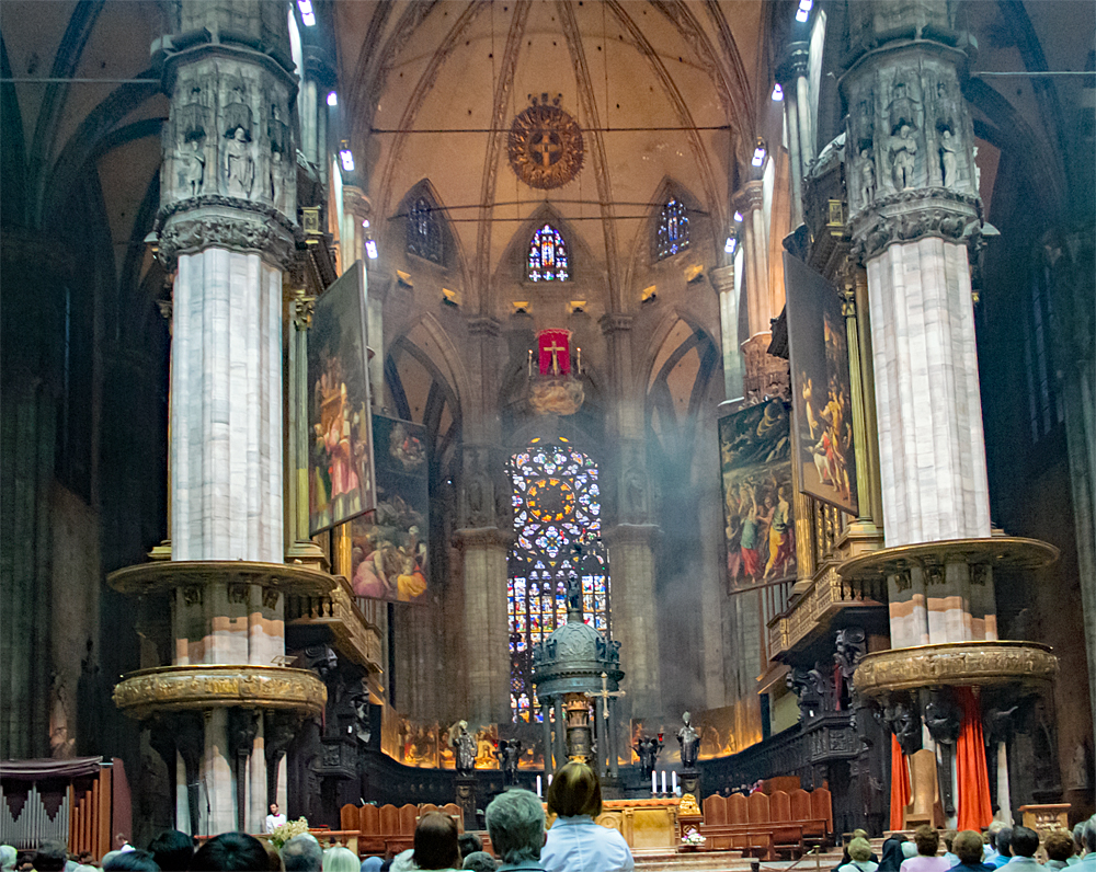 Andacht im Hauptkirchenschiff der Kathedrale