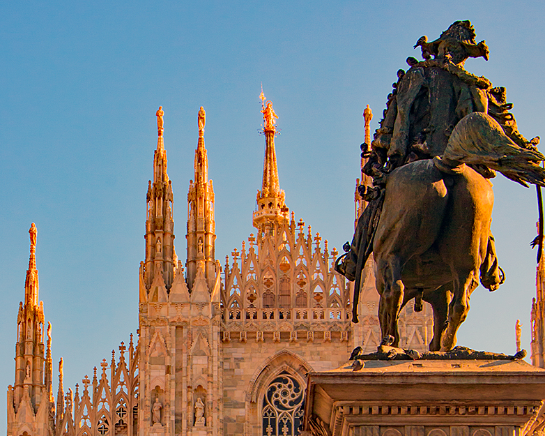 Domplatz mit der Reiterstatue Vittorio Emanuele II