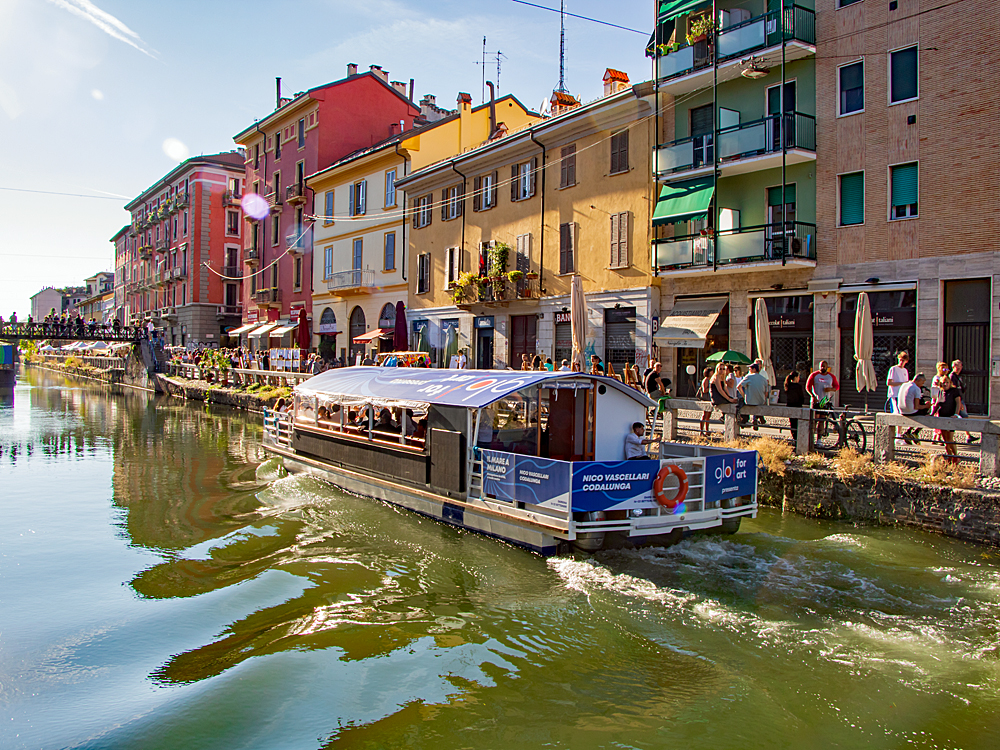 Elektroboot auf dem Naviglio